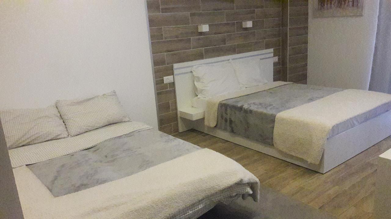 Apart 4*